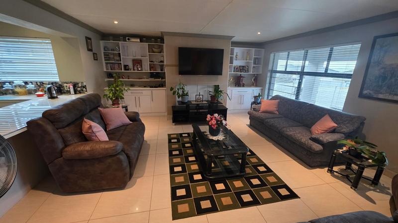 3 Bedroom Property for Sale in Reebok Western Cape